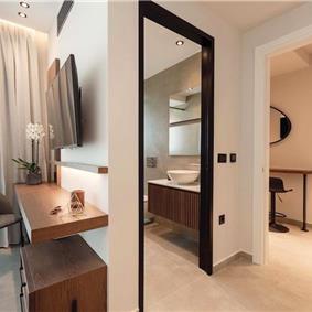 3 bedroom penthouse apartment with pool in Chania town, sleeps 6
